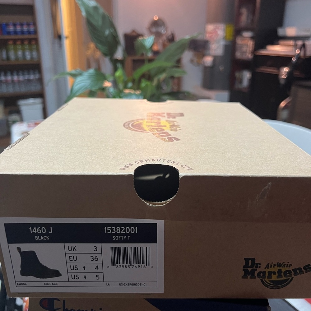 Dr martens girls shoe - Picture 6 of 8
